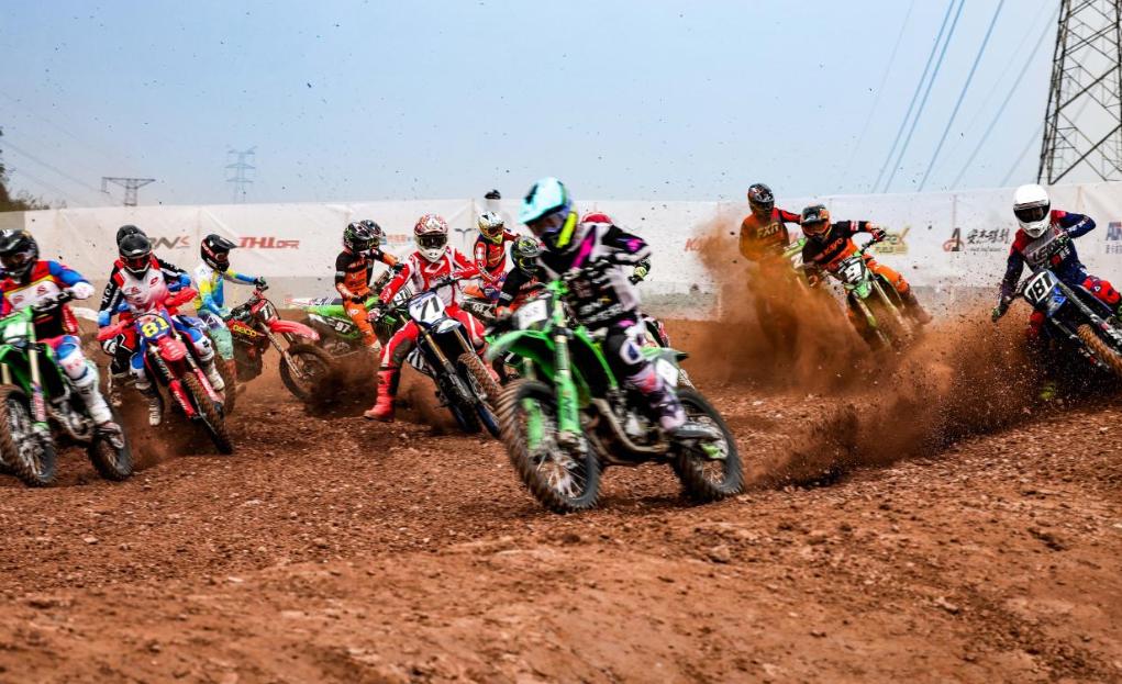 追光｜無(wú)畏寒冷！來(lái)一場(chǎng)刺激的摩托越野吧