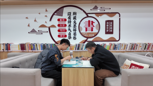 “城市書(shū)房”內(nèi)辟出靜怡自習(xí)空間